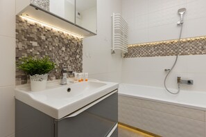 Bathroom - Warsaw Glebocka Apartment by Renters (Warsaw)