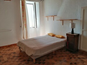 2 slaapkamers, een strijkplank/strijkijzer