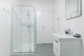 Panoramic Double Room | Bilik Mandi | Pancuran mandi, pengering rambut, tuala disediakan, sabun 