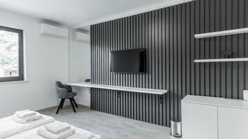 Deluxe Double Room | Soundproofing, free WiFi, bed sheets