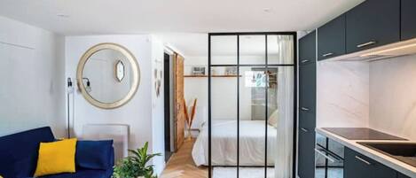 1 bedroom, soundproofing, iron/ironing board, travel cot