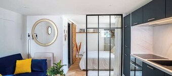 Independent, peaceful cocoon in the heart of the village - sleeps 4