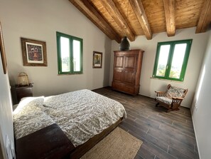 5 bedrooms, free WiFi, bed sheets - Country house with large spaces, ideal for large groups or families (Marche)