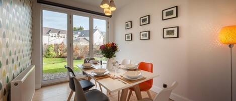 Cottage, Multiple Beds | Dining