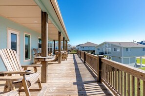 Terrace/patio - Beach Bound & Down - Gulf view! Cargo lift, 4 bedrooms, outdoor bar! (Crystal Beach)
