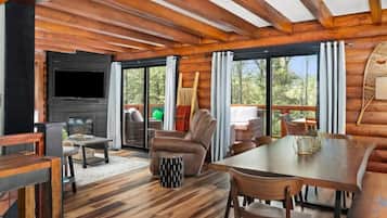 Fernseher, Kamin, Videospiele, Stereoanlage