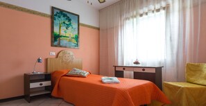 Chambre Simple Classique | Literie hypoallergénique, couette en duvet d'oie, bureau