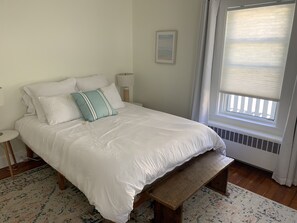 2 bedrooms, iron/ironing board, travel cot, free WiFi - Renovated bungalow Northeast Harbor - Mount Desert (Northeast Harbor)