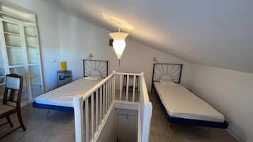 3 bedrooms, iron/ironing board, travel cot