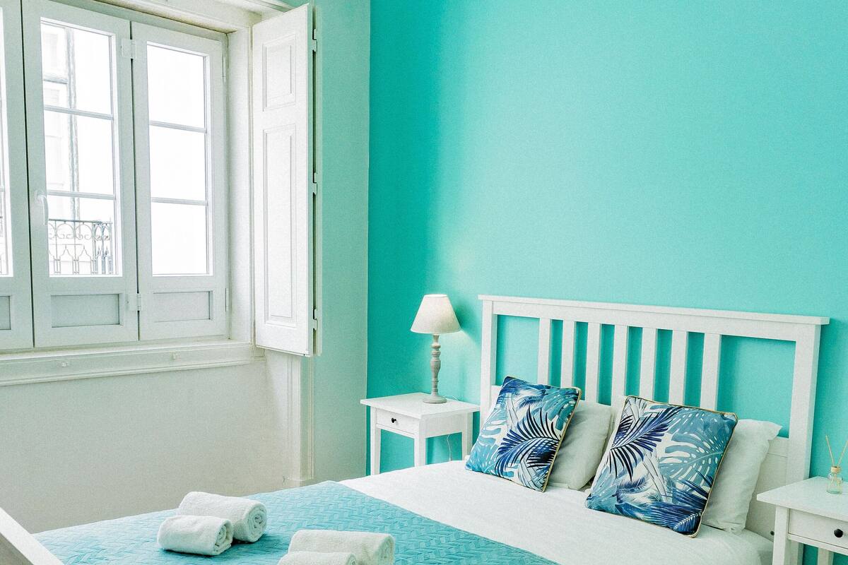 Habitación básica doble, 1 cama matrimonial | Minibar, wifi gratis y ropa de cama