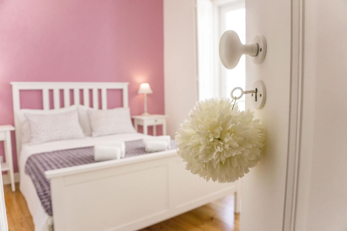 Habitación básica doble, 1 cama matrimonial | Minibar, wifi gratis y ropa de cama