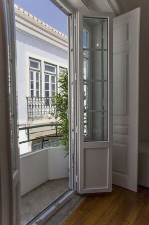 Basic Double Room, 1 Double Bed | Minibar, free WiFi, bed sheets - Lalitana Townhouse (Lagos)