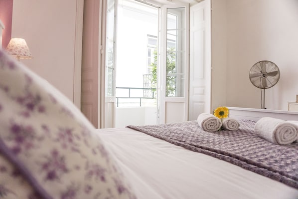 Basic Double Room, 1 Double Bed | Minibar, free WiFi, bed sheets - Lalitana Townhouse (Lagos)