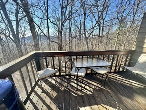 Outdoor dining - Travelers' Rest--Your Wintergreen Retreat in the Center of it All! (Wintergreen Resort)