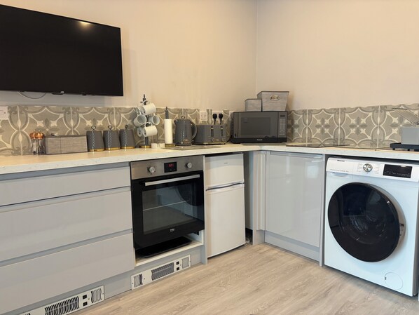 Fridge, microwave, oven, stovetop