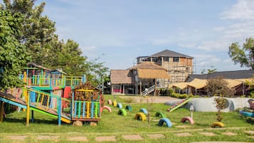 Children’s play area – outdoor