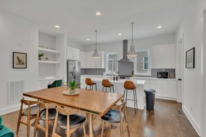 Dining - 3 Lux Homes Huge Rooftop 2mi to Broadway Sleeps 36 (Nashville)