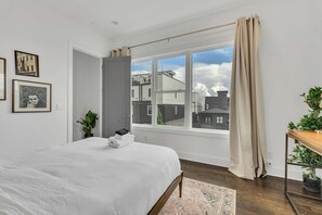 8 bedrooms, desk, iron/ironing board, WiFi