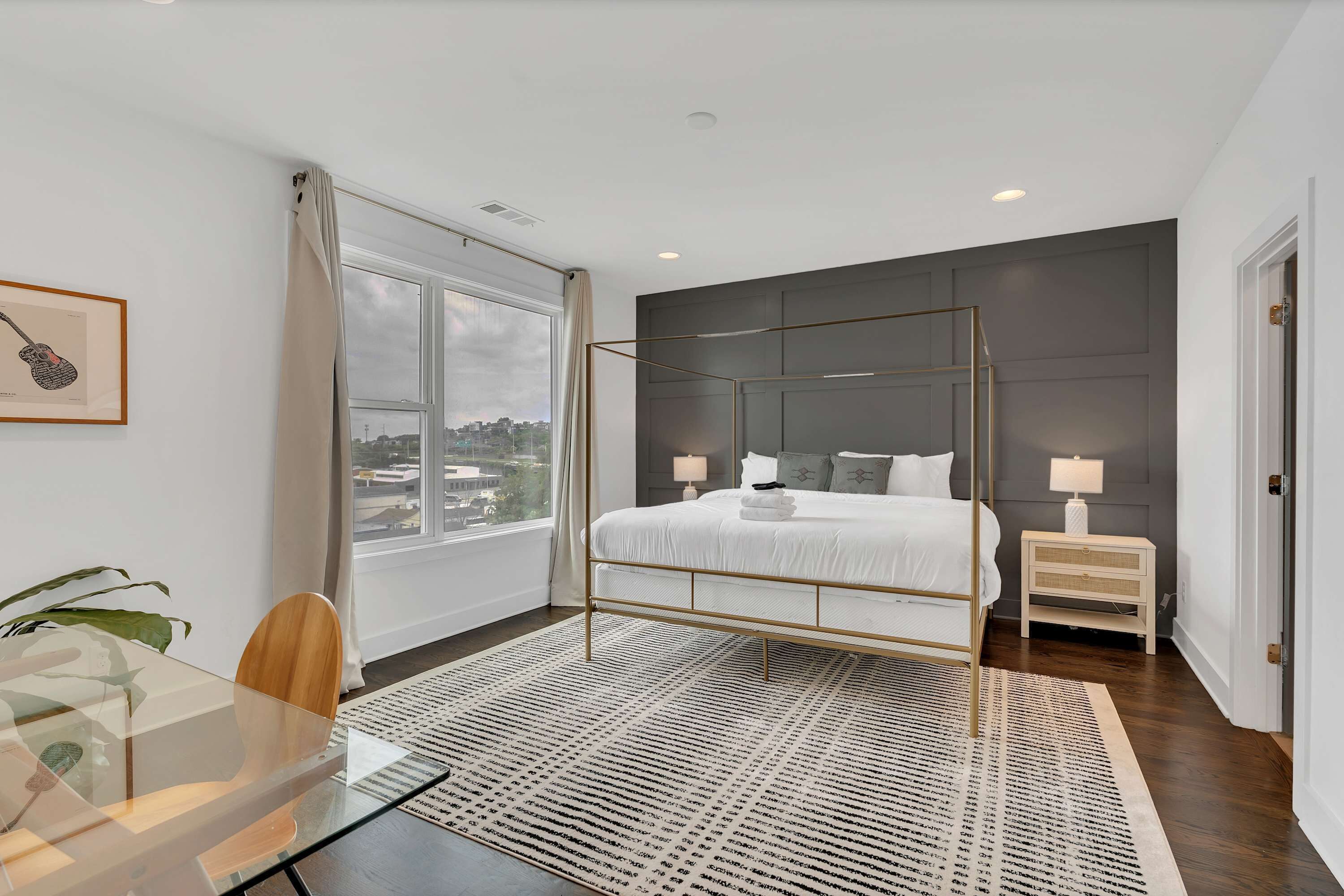 10 多间卧室、办公桌、熨斗/熨衣板、WiFi