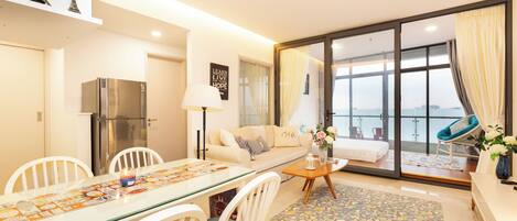 Luxury Apartment | Desk, free WiFi