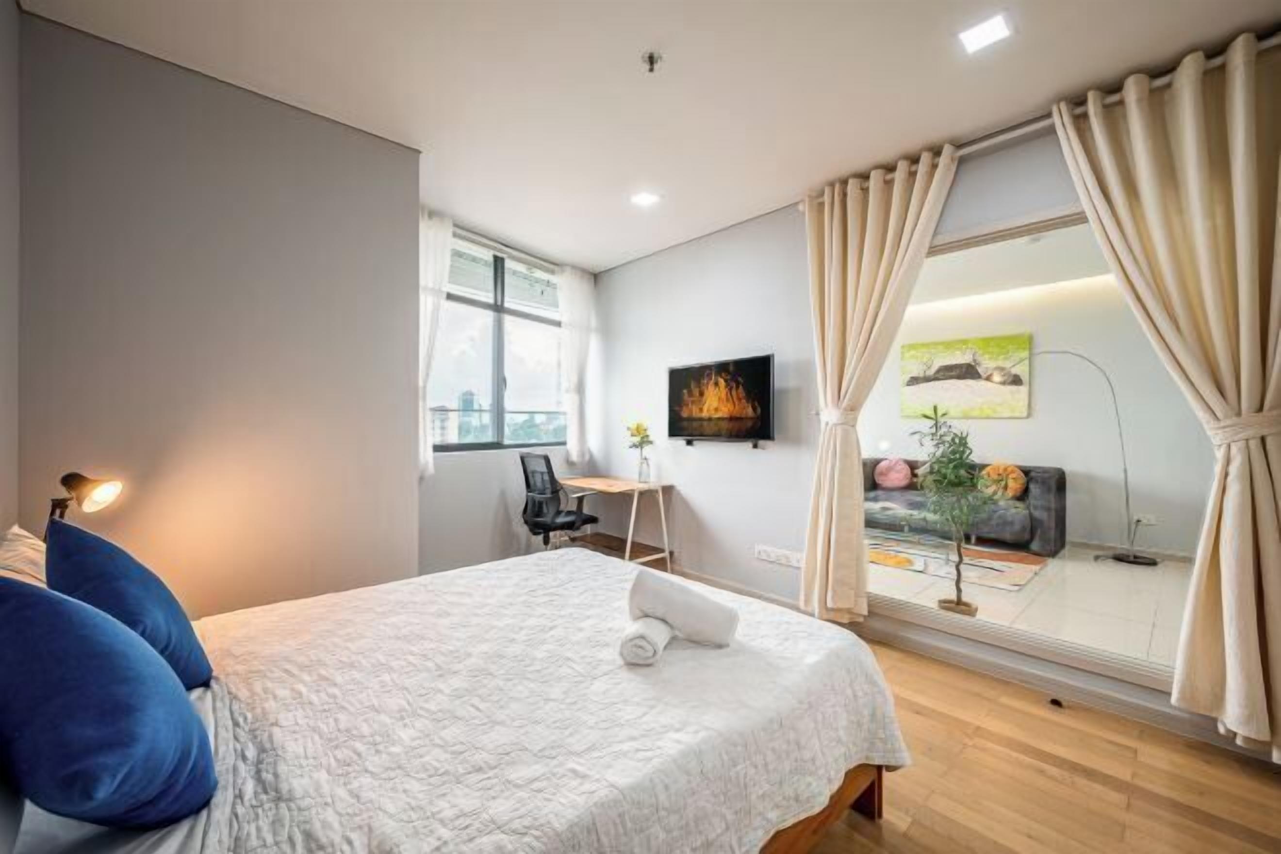 办公桌、免费 WiFi