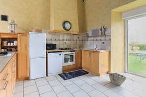 Réfrigérateur, micro-ondes, four, lave-vaisselle