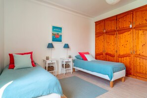 6 bedrooms, desk, iron/ironing board, bed sheets - Les Myosotis - Maison typique pour 12 (Clohars-Carnoët)