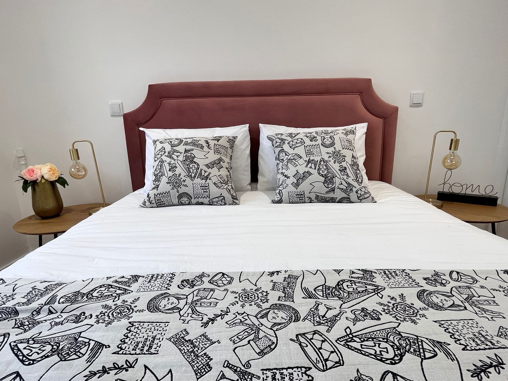 4 bedrooms, desk, soundproofing, iron/ironing board