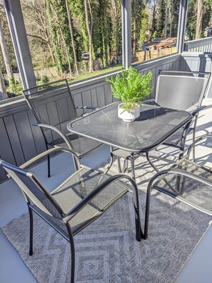 تناول الطعام بالخارج