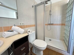 Shower, towels