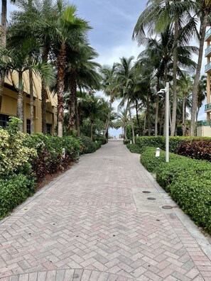 Property grounds - South Beach- Ideal Location, Steps to Beach (Miami Beach)