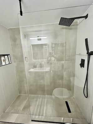 Handtücher, Seife, Toilettenpapier