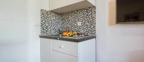 Fridge, stovetop, electric kettle, cookware/dishes/utensils