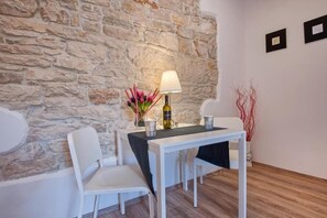 Dining - Standard triple studio (Pula)