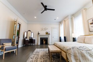 5 bedrooms, WiFi, bed sheets - Grand Southern Elegance near Downtown Pickens (Pickens)