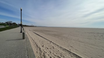 Liegestühle, Strandtücher