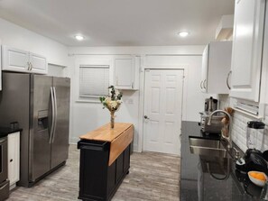 Fridge, microwave, oven, stovetop - Historic Victorian Restoration (Savannah)