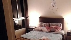 1 غرفة نوم ومكواة/لوح كي وواي فاي مجانًا وملاءات أسرّة