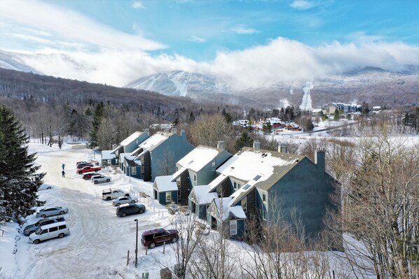 Third-party on-site parking - 3BR/2BA Whiffletree Condo - Close to Slopes. Shuttle and Discounted Ski Rentals. (Killington)