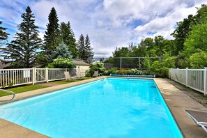 Pool - 3BR/2BA Whiffletree Condo - Close to Slopes. Shuttle and Discounted Ski Rentals. (Killington)