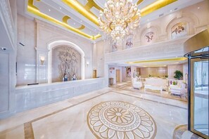 المنشأة من الداخل