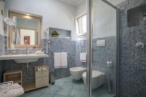 Bathroom - Tenuta Specolizzi (Salve)