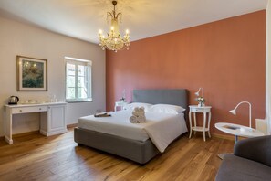 Deluxe Double Room | Hypo-allergenic bedding, minibar, free WiFi, bed sheets - Ninfeo dell' Arancera (Calci)