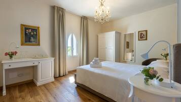 Deluxe-Doppelzimmer, Gartenblick | Allergikerbettwaren, Minibar, kostenloses WLAN, Bettwäsche