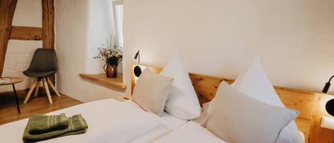 1 bedroom, desk, WiFi, bed sheets