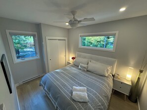 2 室のベッドルーム、デスク、WiFi (無料)、ベッドシーツ