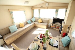 Living area - West Sands, 8 Bed Home, Seal Bay [Simba] (Selsey)