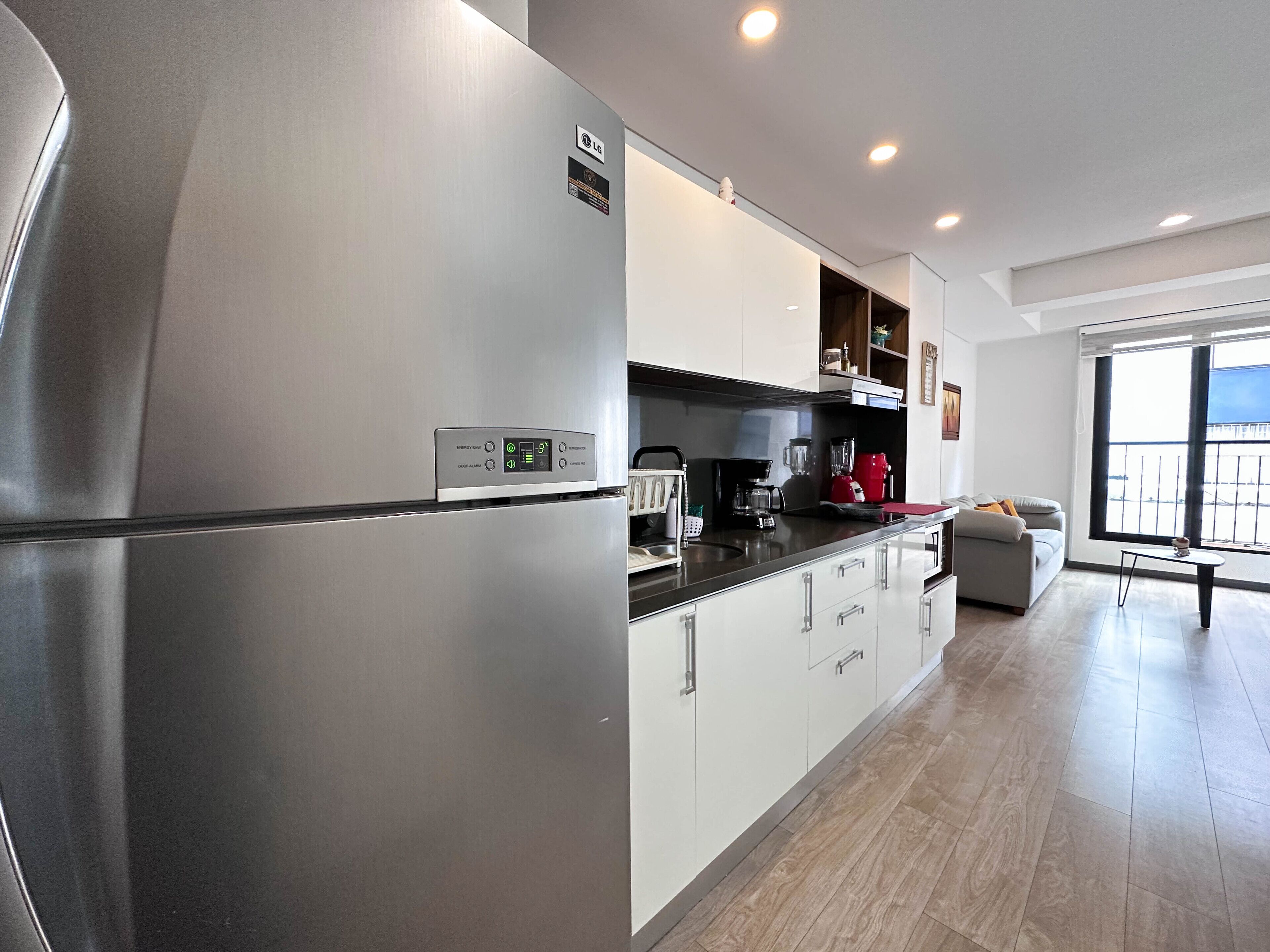 Fridge, microwave, stovetop, dishwasher