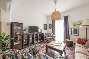 Living area - WEST ATHENS APARTMENT (Πετρούπολη)