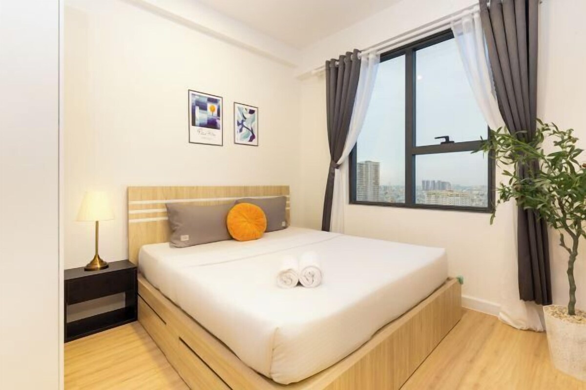 Hypo-allergenic bedding available, desk, soundproofing, WiFi (free)